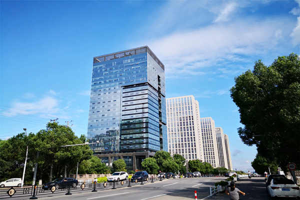 樓宇智能化技術(shù)飛速發(fā)展，智能樓宇越來越“?！保?圖1)